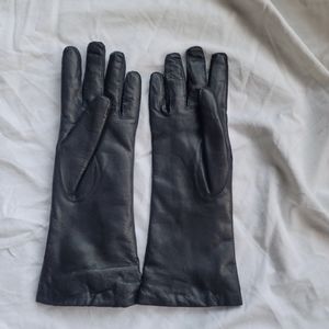 New, never worn Vintage B. Altman fur lined long leather gloves.  Black. Size 7.
